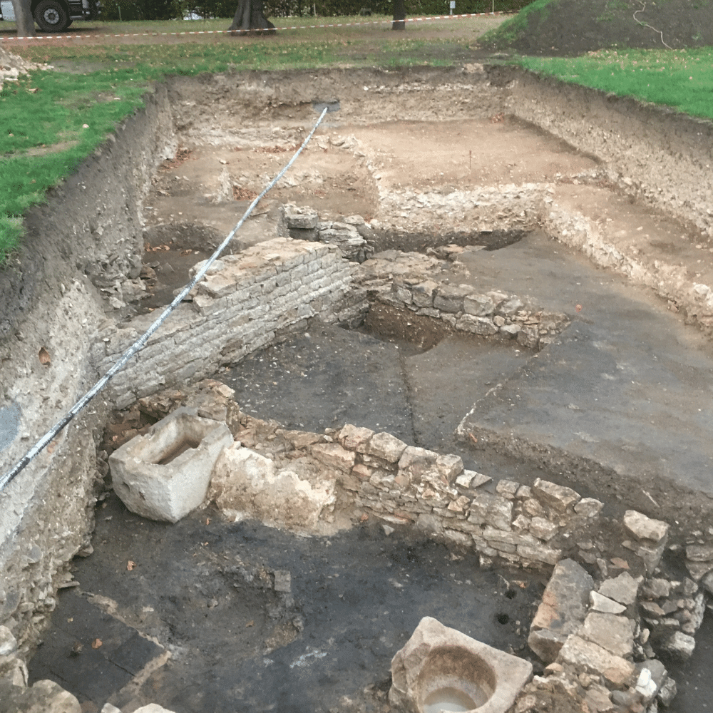 Travaux fouilles archeologiques cluny